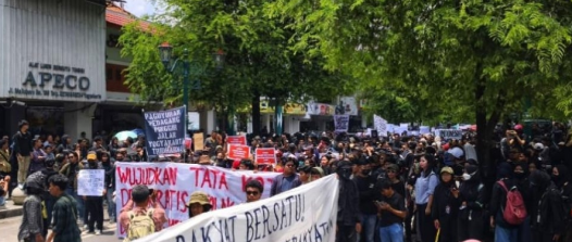Suarakan Tagar Indonesia Gelap, Ribuan Massa Hitamkan Kawasan Malioboro hingga Titik Nol Kilometer