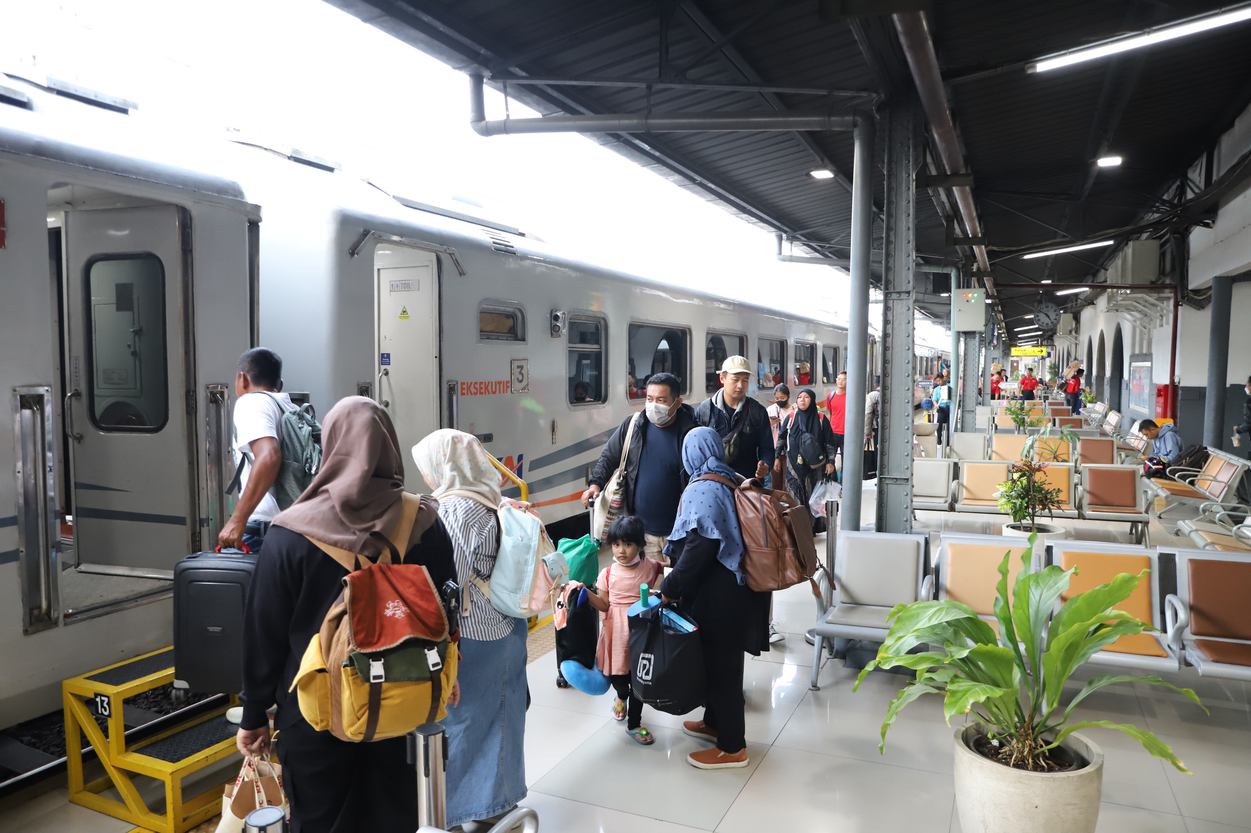 Jadwal Keberangkatan KA dari Gambir & Pasar Senen yang Masih Tersedia, Tiket KA Hampir 2,3 Juta Terjual