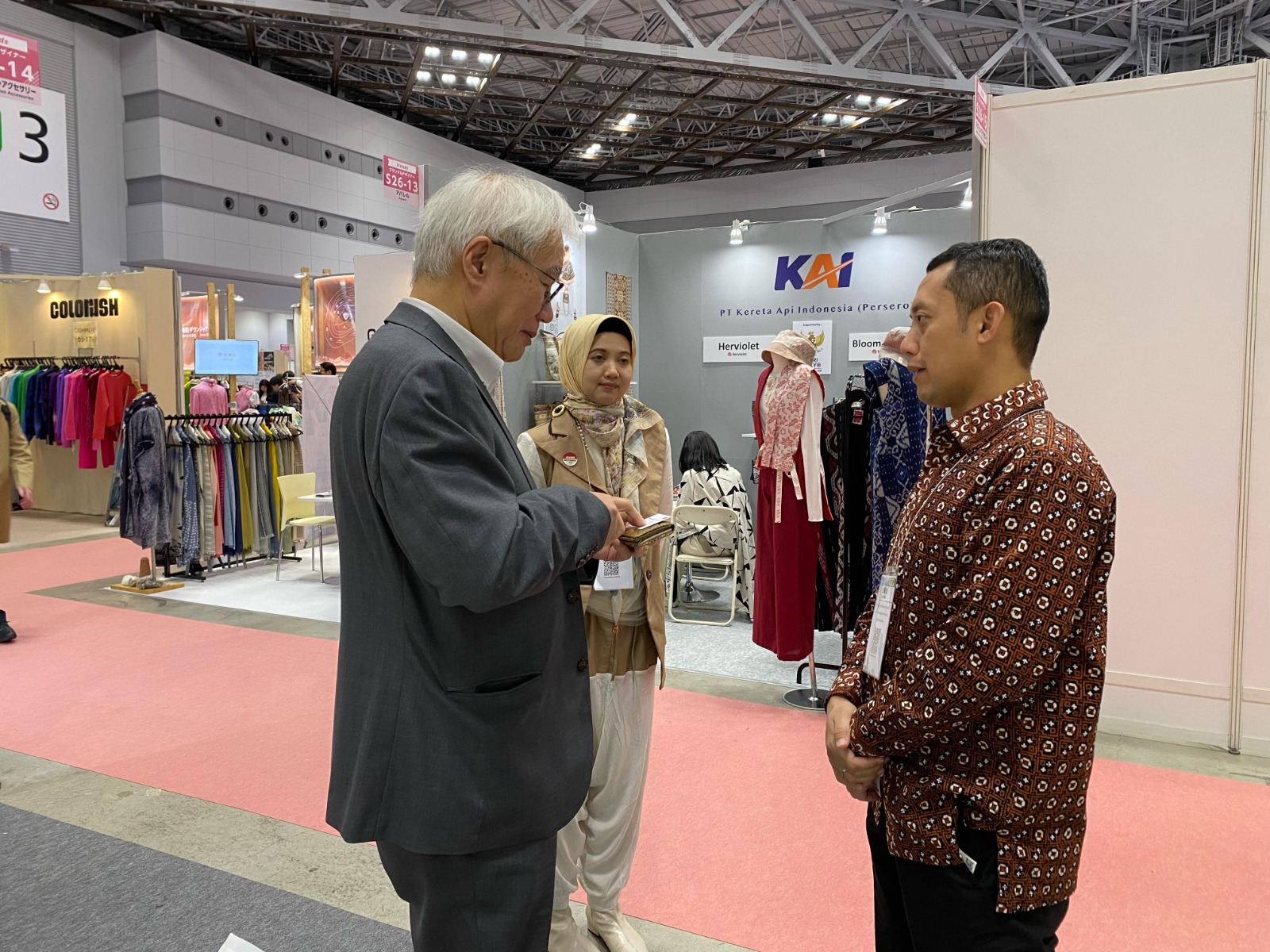KAI Dorong UMKM Lokal Tampil Percaya Diri di Fashion World Tokyo 2025