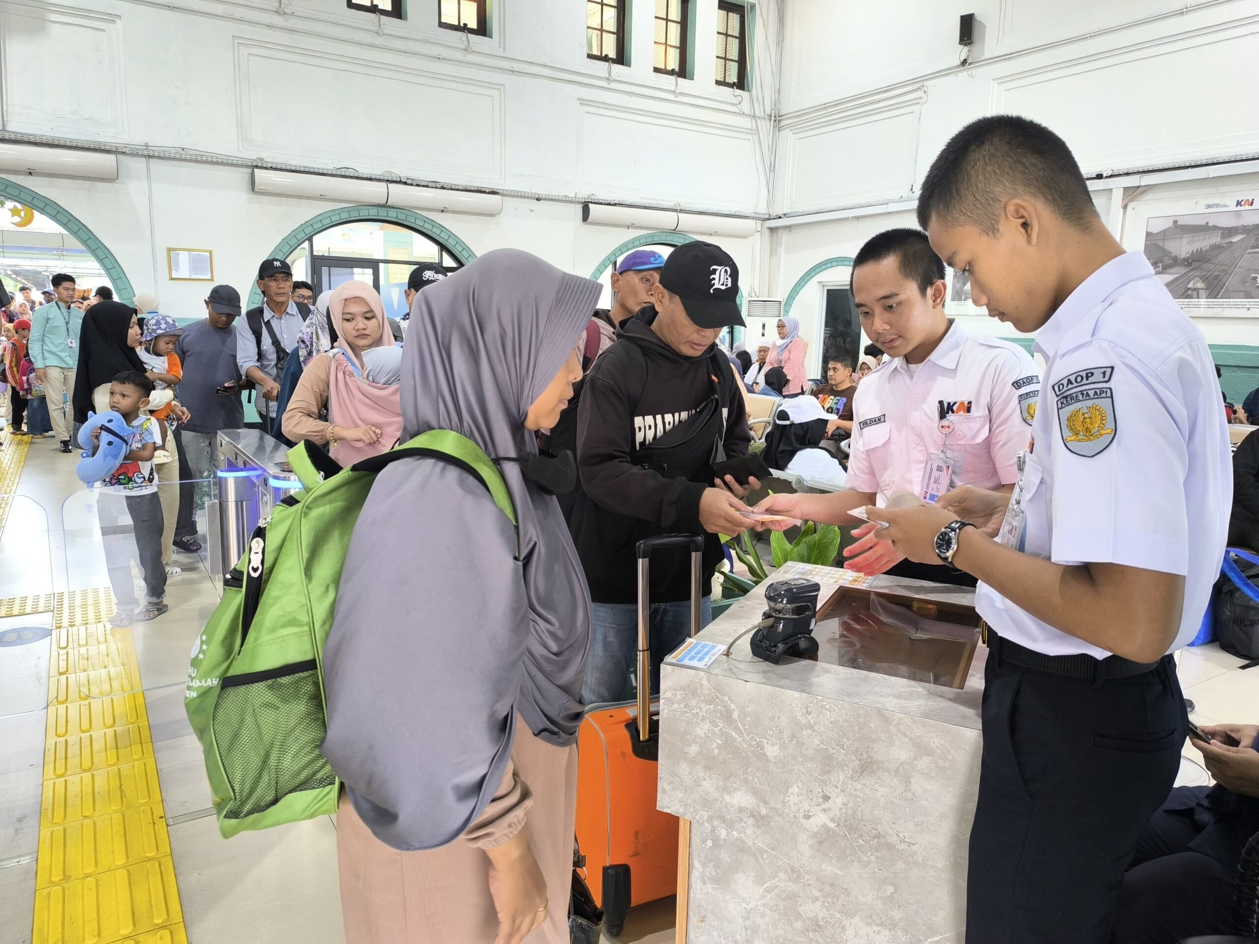 Mudik Lebaran 2025: KAI Layani 1,66 Juta Penumpang dan Jual 3,4 Juta Tiket, Pengiriman Hewan Lewat Kalog Express
