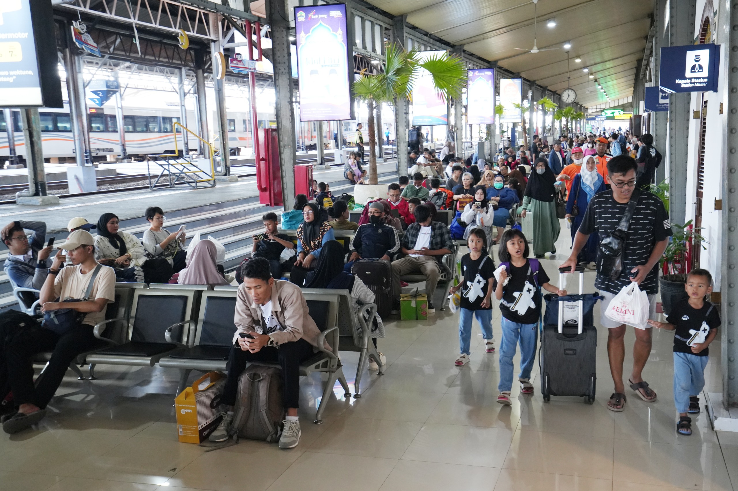 Pemudik Pilih Kereta Api di Semarang untuk Mudik dan Balik