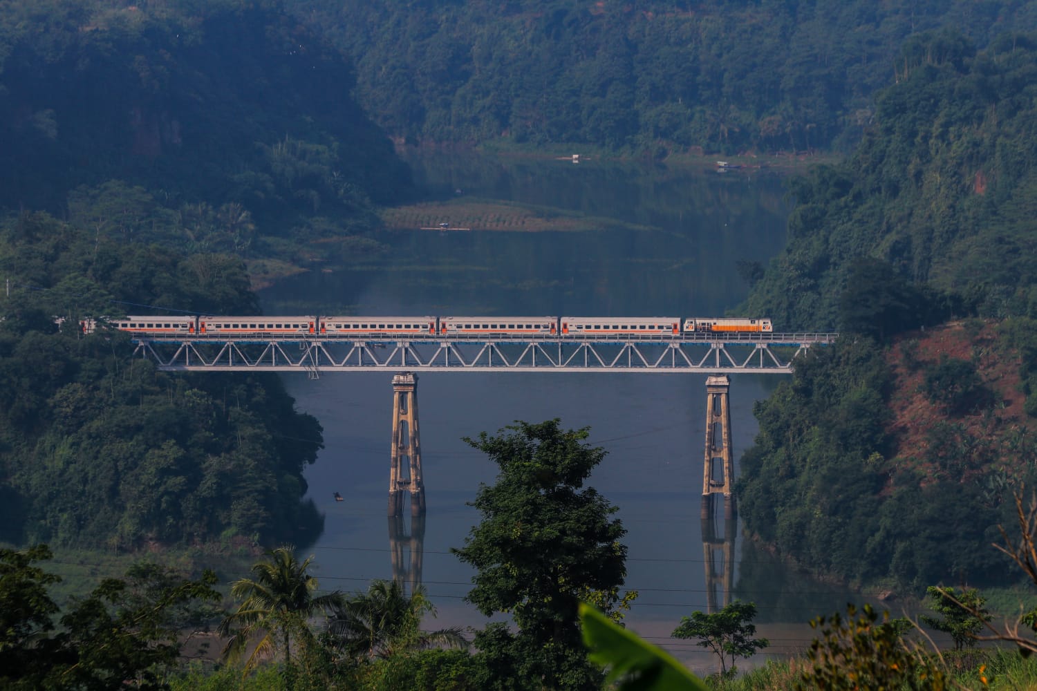 Ketepatan Waktu Kereta Api Meningkat, KAI Layani Jutaan Pemudik dengan Baik