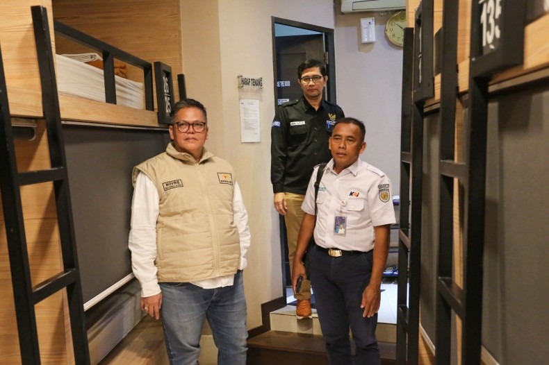 PASTIKAN TRANSPORTASI KERETA API YANG AMAN, SELAMAT DAN NYAMAN,BPKN-RI Tinjau Kesiapan Arus Mudik Lebaran di Stasiun Gambir