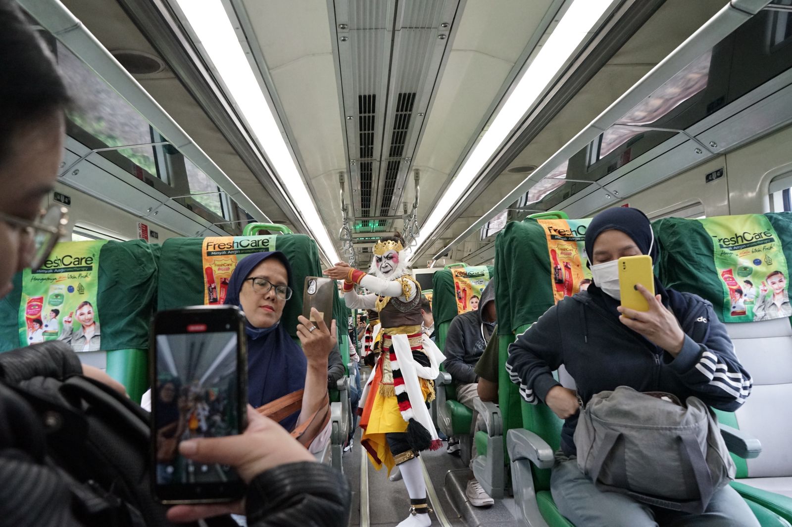 KAI Bandara Bawa Tradisi Jogja ke KA Bandara dengan Pertunjukan Beksan Wanara