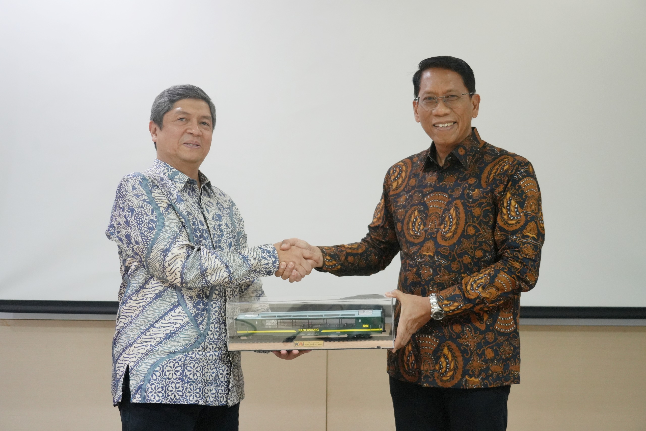 (VIDEO) KAI dan FTMD ITB Perkuat Kolaborasi Lewat Riset dan Pengembangan SDM
