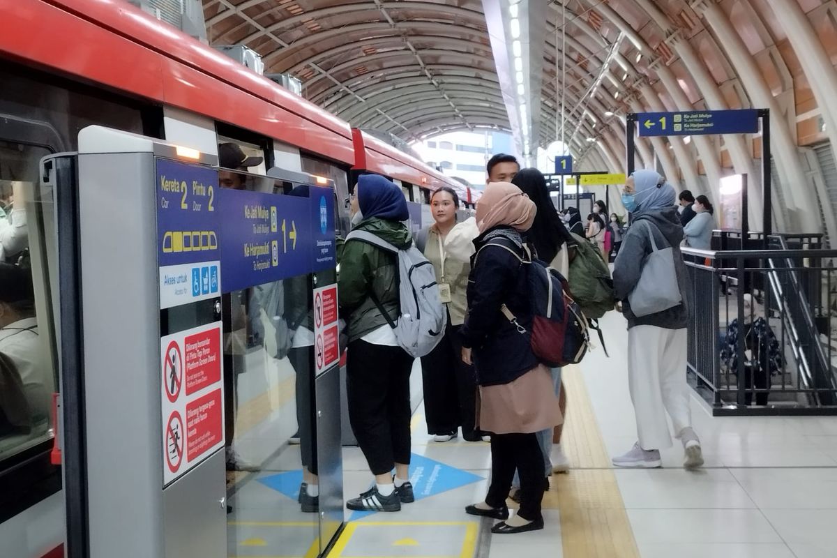 LRT Jabodebek Raih Rekor Pengguna Selama Waisak, Pilihan Favorit untuk Liburan Keluarga