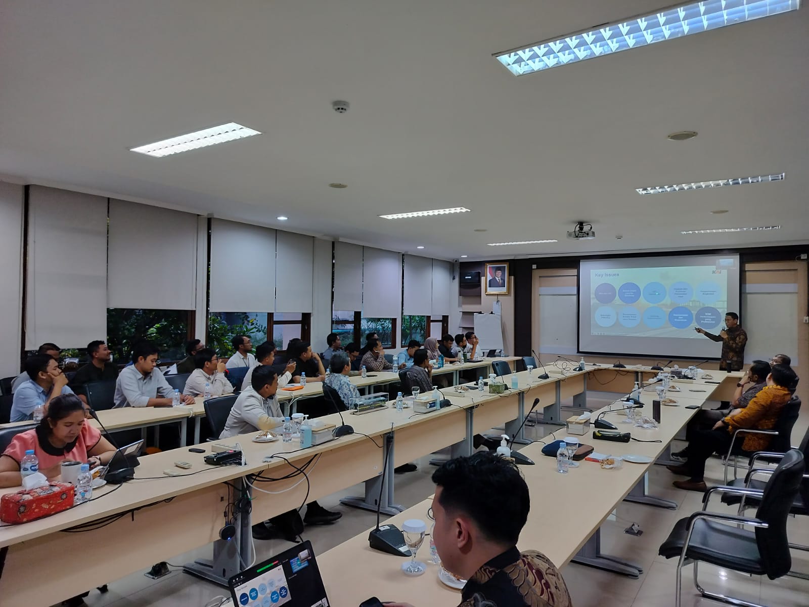 (FOTO) FTMD ITB dan KAI Gelar Kuliah Tamu Bahas Transformasi Transportasi Rel