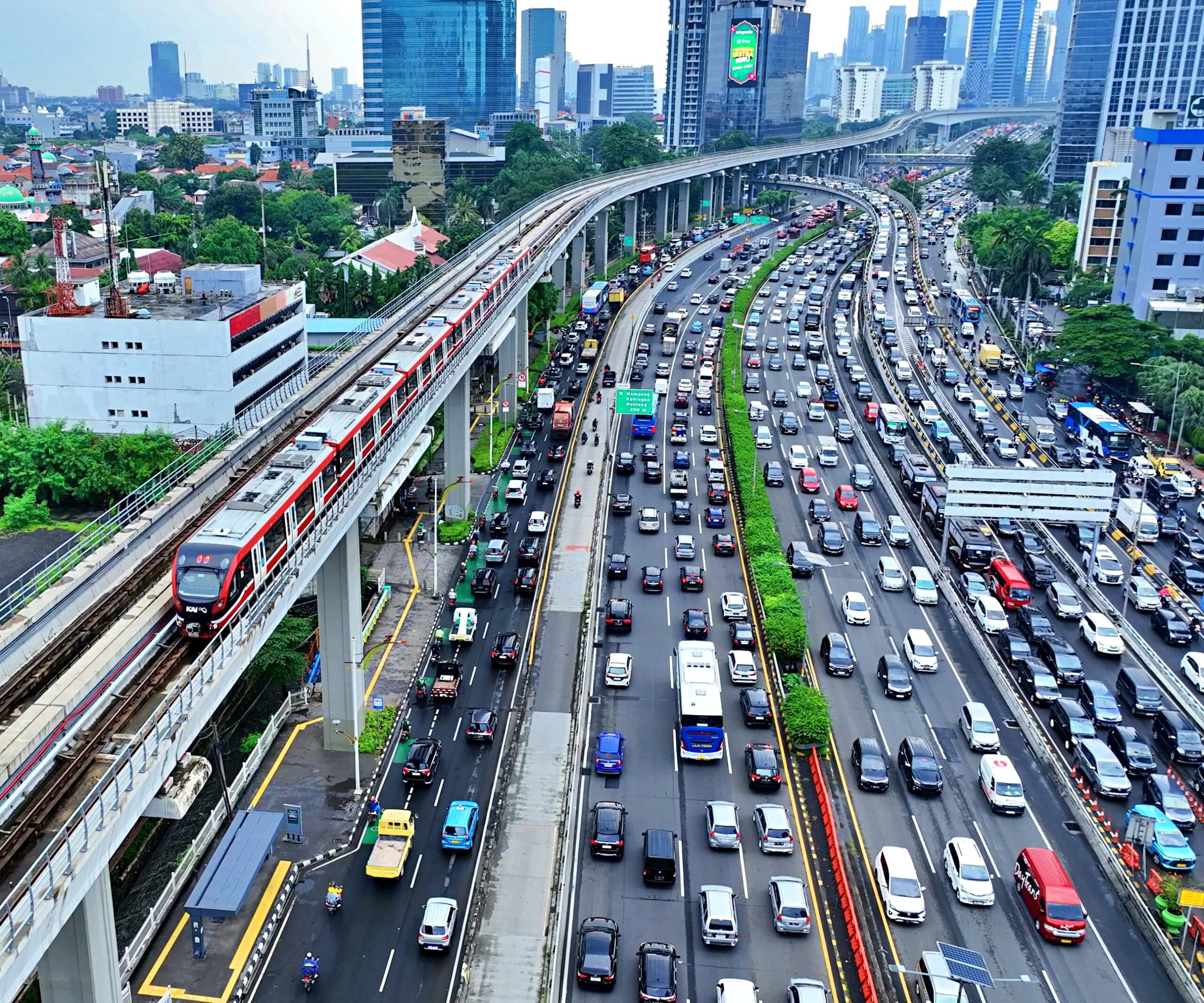 Transportasi Modern Ramah Lingkungan? LRT Jabodebek Jawabannya