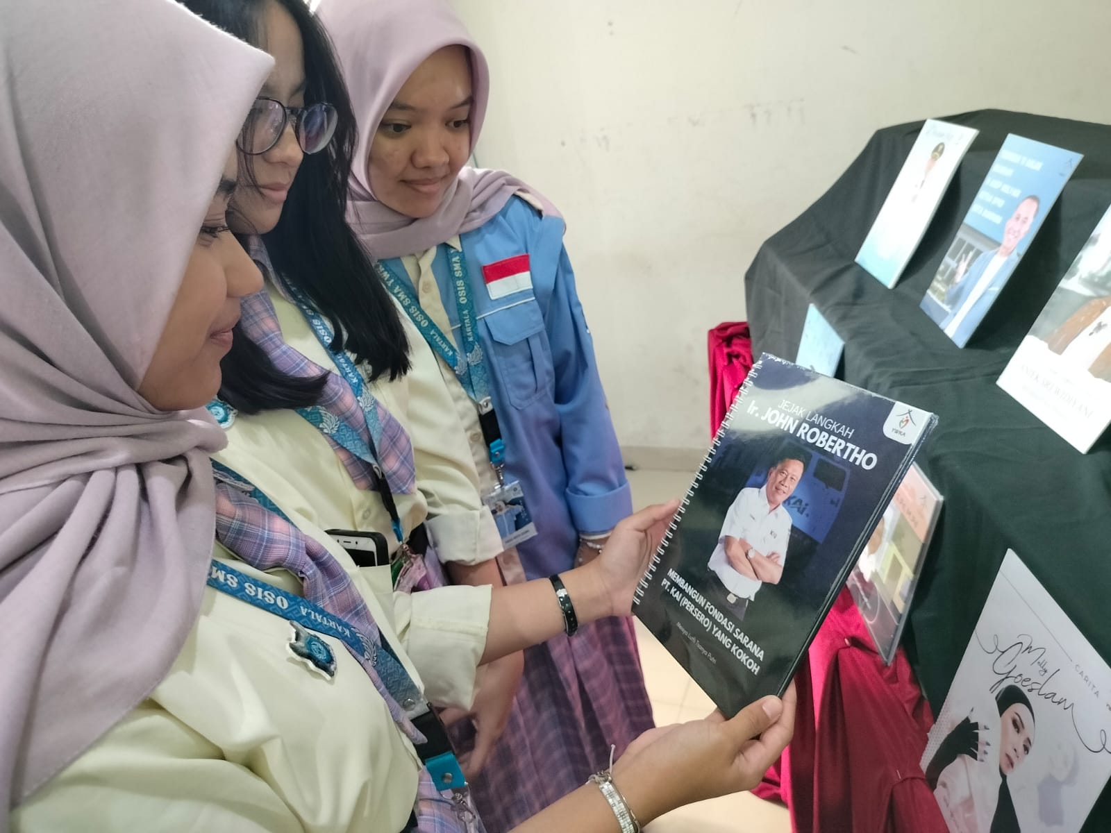 Sinergi KAI dan SMP YWKA: Menumbuhkan Budaya Literasi Sejak Dini